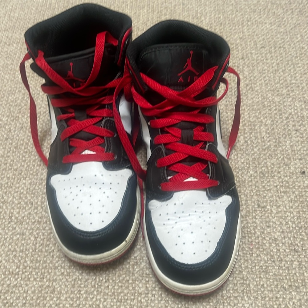 Nike Air Jordan 1 Mid GS Boys Shoes red/black/white size 7Y